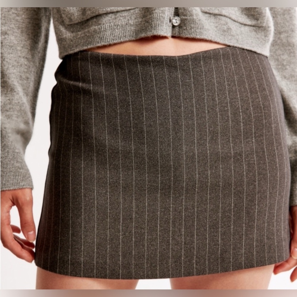 Abercrombie & Fitch Charcoal Grey & White Pinstripe Skort